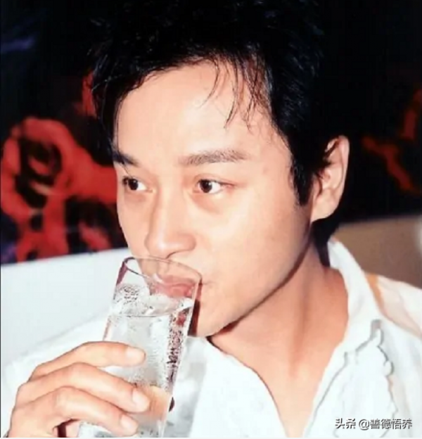 英年早逝的明星之1993，2003。有2顆小行星以他們中的2人名字命名