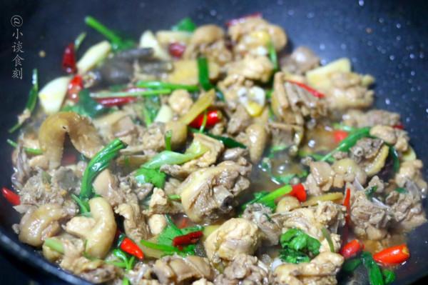 炒雞時,是焯水還是直接下鍋炒?放什麼料可以去腥?漲知識了 炒雞時,是焯水還是直接下鍋炒?放什麼料可以去腥?漲知識了