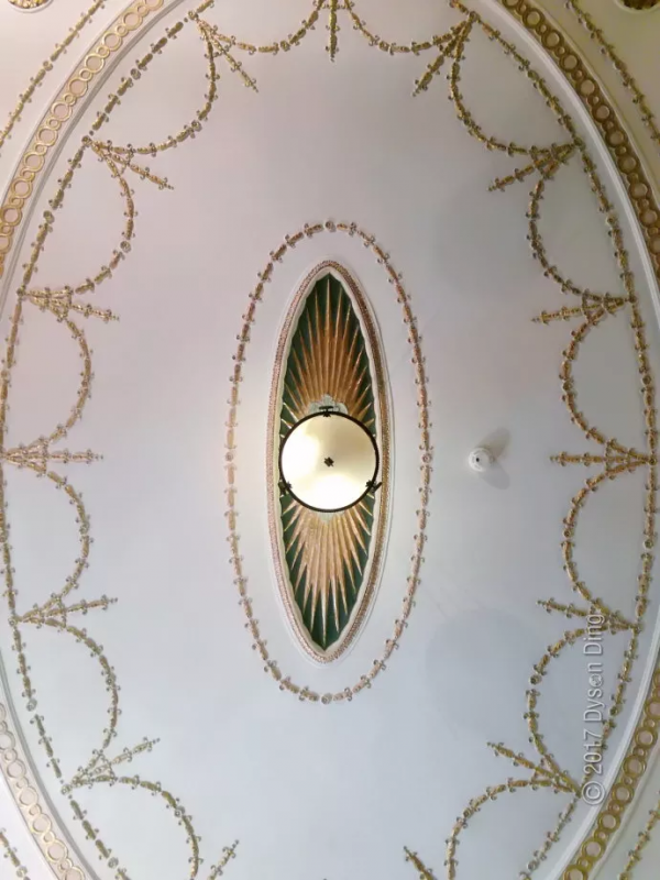 在上海有一棟鑲金的別墅是什麼樣的體驗？