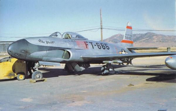 美軍戰機猖狂低飛，志願軍師長一聲令下，三千支槍一齊指向天空