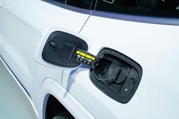 新車 | 售價33.98萬元，2022款Jeep大指揮官PHEV定製版上市