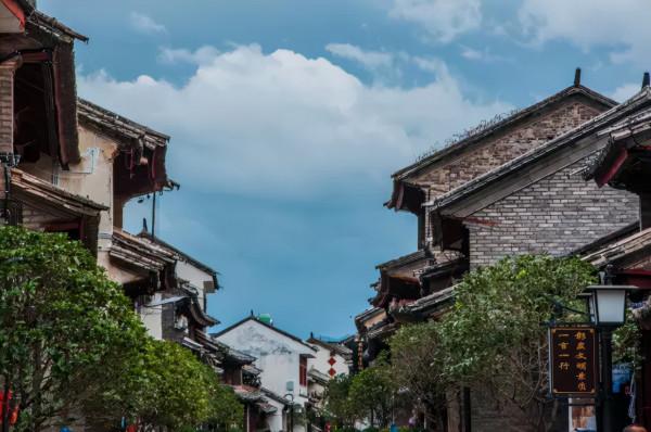 9月去正好！適合小住幾日的8座絕美古鎮，人少景美，清幽安逸