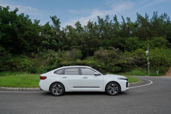 1.5T+CVT動力總成，8萬級的智慧轎車，寶駿RC-5能俘獲年輕人嗎？