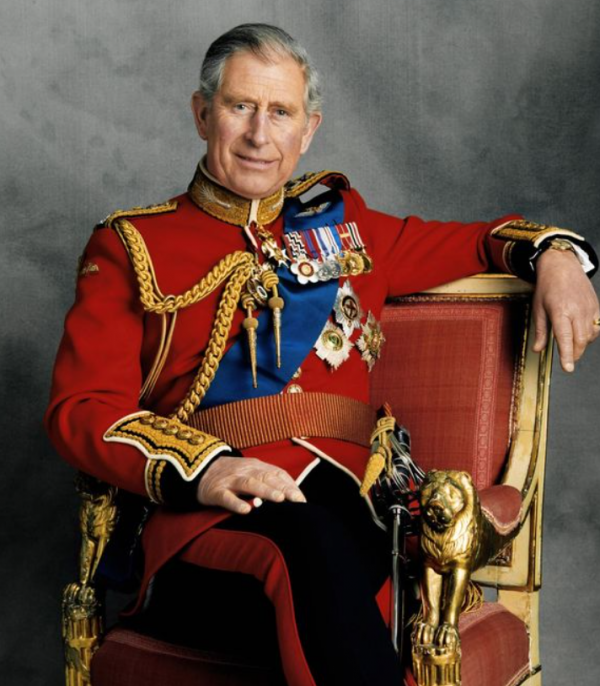 73歲查爾斯王子開畫展，稱對自己過去展出作品的差勁程度感到震驚