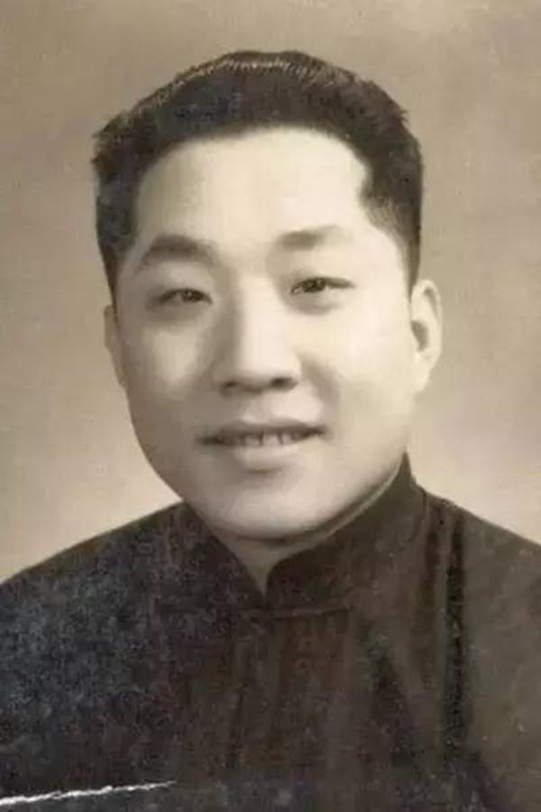 1951年朝鮮戰場，士兵報告：演員侯寶林犧牲了，一旁的侯寶林懵了