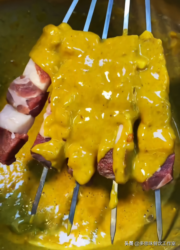 新疆燒烤羊肉串掛糊製作教程，配方精準到克，實體店實戰燒烤配方