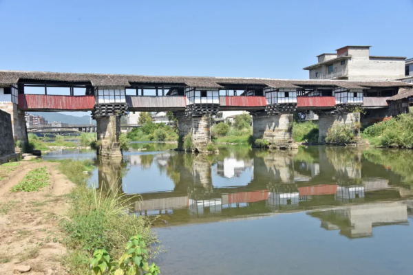1400年曆史的古橋，藏在小鎮上，竟然還是中國古廊橋的孤例
