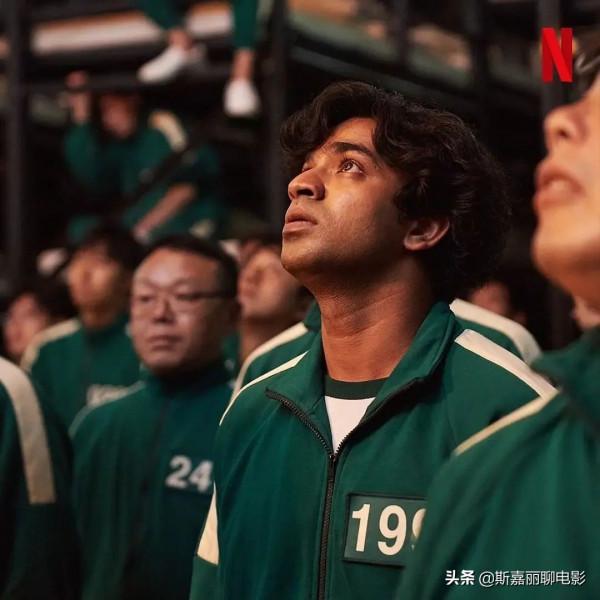 一集死了245人，還有8.1分，3萬人想看。《魷魚遊戲》太懂人性