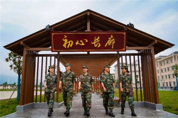 競相打卡！綠色導彈軍營多了一座“紅色氧吧”……