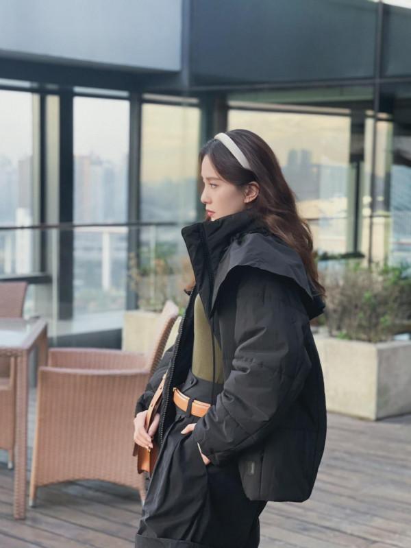 劉詩詩早春造型，定格2022摩登格調，溫柔愜意