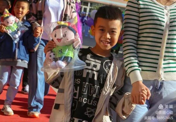 【迎冬奧盛會 創文明城市】南菜園小學開展“養成教育我能行 ‘六好’習慣我最棒”新生入學禮