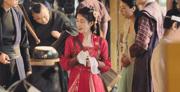 給病號服做腰線，女扮男裝戴假睫毛，國產劇主演造型能有多心機？