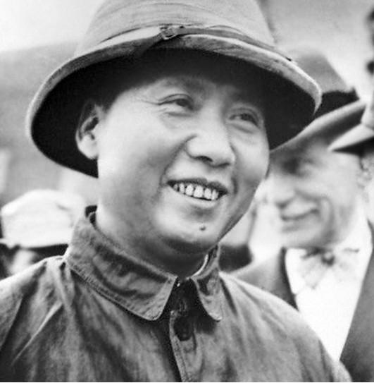 重慶談判時，毛澤東戴的盔式帽有何作用？周恩來：扭轉乾坤的力量