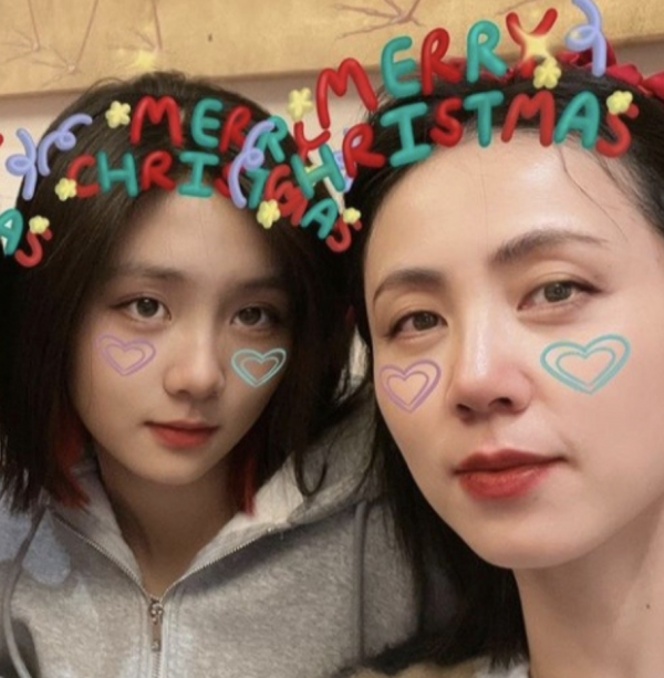 10個明星家庭過聖誕：有人發全家福曬孩子，有人曬聖誕樹曝光豪宅