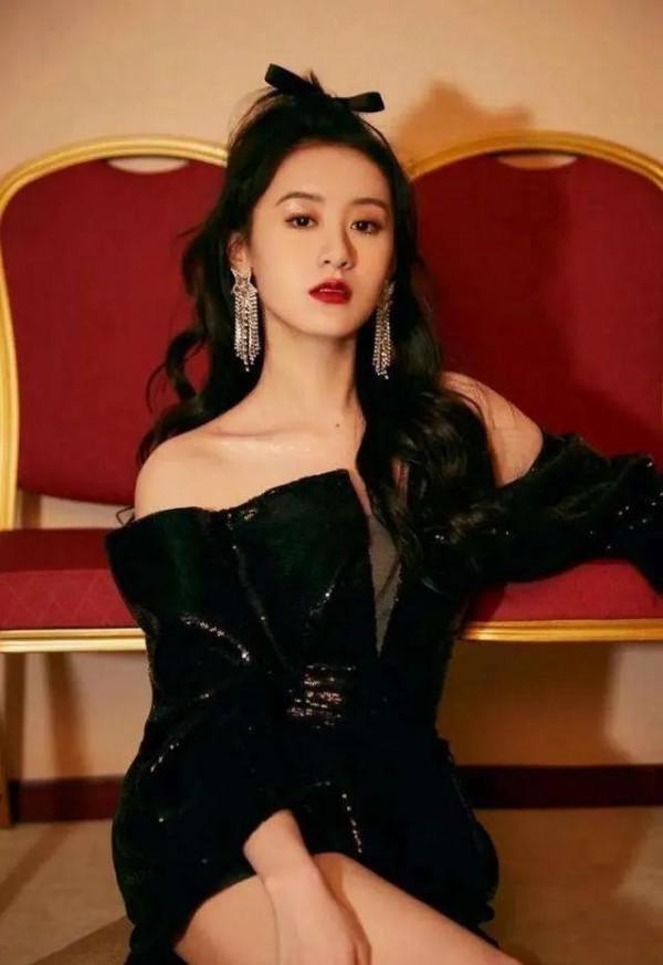 清純可愛：袁冰妍