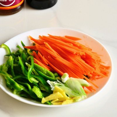 下飯神器魚香肉絲，拌飯還能吃三碗