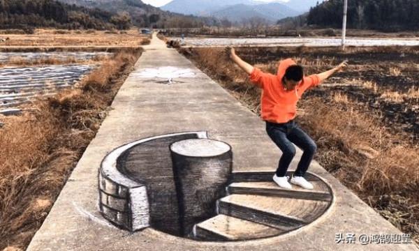 農村小夥酷愛繪畫，在公路上畫出3D畫神似路障，嚇得別人不敢走