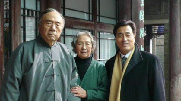 知名演員李丁:去世11年後兒子早逝,與妻子相伴57年的愛讓人淚目 知名演員李丁:去世11年後兒子早逝,與妻子相伴57年的愛讓人淚目