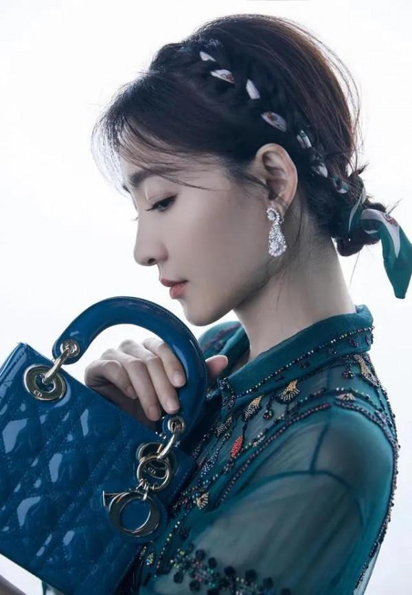 王麗坤這身穿出了高階感，原來秘密在3個細節裡&period;&period;&period;