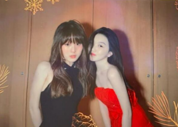 15歲李嫣罕見露面近照大變樣!參加聚會穿抹胸禮服,太成熟了 15歲李嫣罕見露面近照大變樣!參加聚會穿抹胸禮服,太成熟了