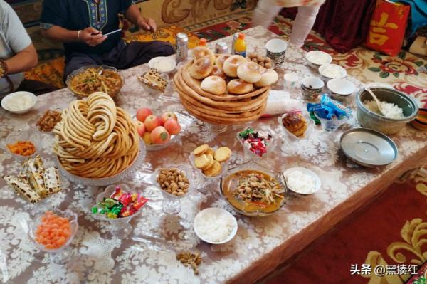 新疆遊記｜喀什博物館裡的老物件：玉燈、瓷盆、薩帕伊、明約勒碑