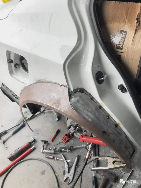 身中VIP劇毒的英菲尼迪Q50車主，即使吃白粥配榨菜也要堅持改裝