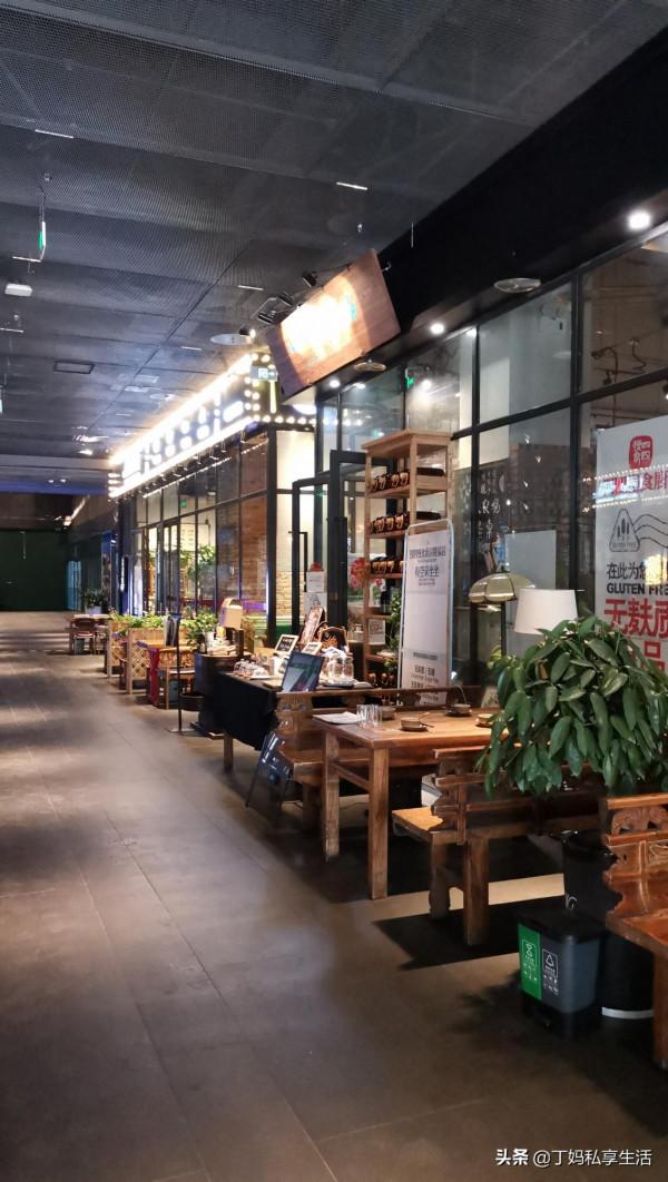 大火燒掉的繁華即將回歸,隆福寺變身美食、美酒、最美書店打卡地 大火燒掉的繁華即將回歸,隆福寺變身美食、美酒、最美書店打卡地