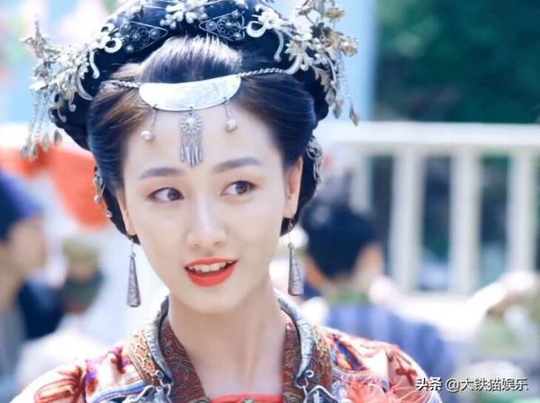 有漂亮虎牙的女星只服這5位，靈氣逼人，磨掉做烤瓷牙的是咋想的