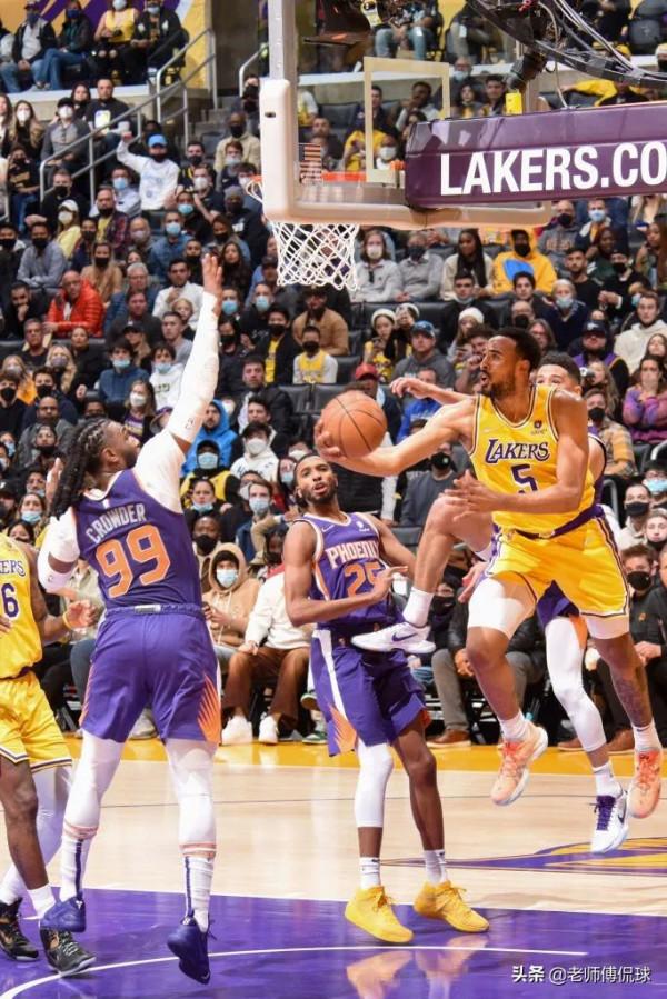 湖人又崩了，老炮攻防兩端拿捏詹瓜！鵜鶘再現勇士電梯門戰術