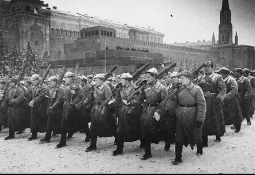 二戰世界十大名將之首，蘇聯戰神朱可夫元帥，到底有多強？