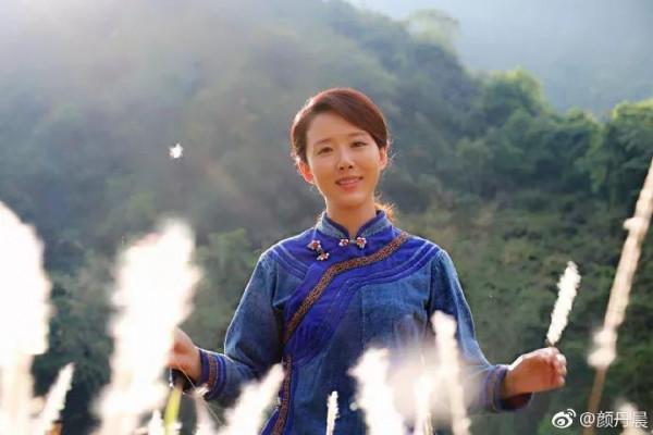 優雅時尚女星顏丹晨美圖