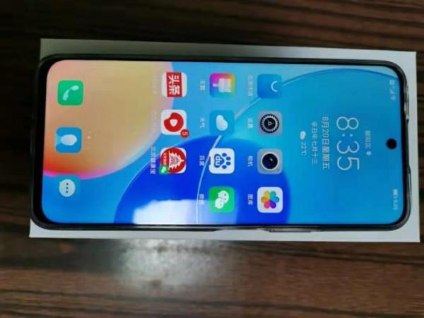 8月上市榮耀新機降價，跌至1399元，4000mAh+輕薄機身+8GB運存