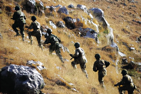 我國一道邊境線,對鄰國不設任何防線,兩國士兵沒事就串門蹭飯 我國一道邊境線,對鄰國不設任何防線,兩國士兵沒事就串門蹭飯