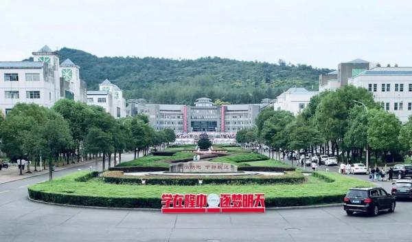 膜拜！湖北2名本科生研究成果獲國際專利，解決戶外用電問題