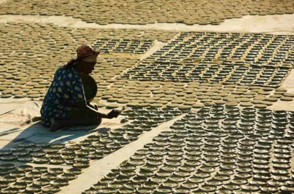 胃脹得“破裂”!海地人吃的“泥餅”是怎麼製作的,觀音土是什麼 胃脹得“破裂”!海地人吃的“泥餅”是怎麼製作的,觀音土是什麼
