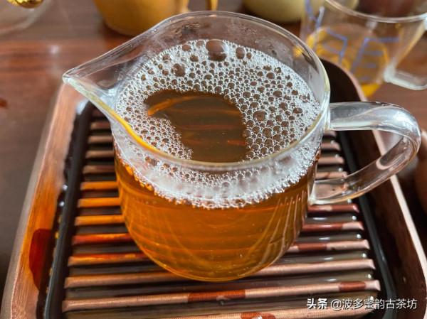 泡茶時出現的泡沫，很多人視為不潔之物，但茶聖陸羽卻稱其為精華