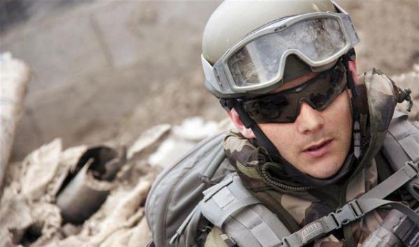 為什麼總感覺美國大兵在戰爭時候都愛戴著墨鏡打仗,耍酷的嗎? 為什麼總感覺美國大兵在戰爭時候都愛戴著墨鏡打仗,耍酷的嗎?