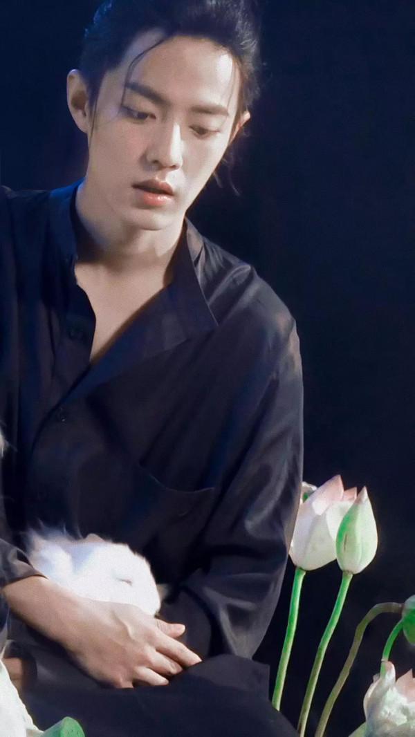 #肖戰時尚芭莎雜誌#荷塘映月色,月色撩人心,高馬尾永遠滴神 #肖戰時尚芭莎雜誌#荷塘映月色,月色撩人心,高馬尾永遠滴神