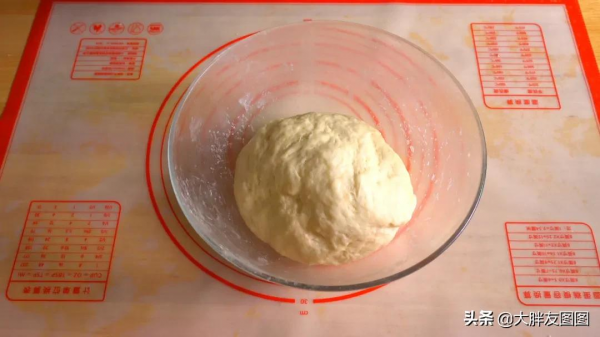 揭秘！奶黃包的家常做法，爆漿流心，軟到捏不住