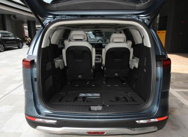 家裡人口多，買MPV更合適，可以看看這兩款，安靜舒適還省油