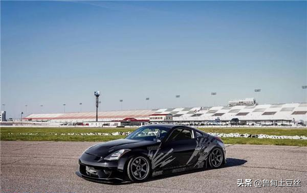 「轂銳馳」有趣的人改裝了一臺V8引擎的日產350Z