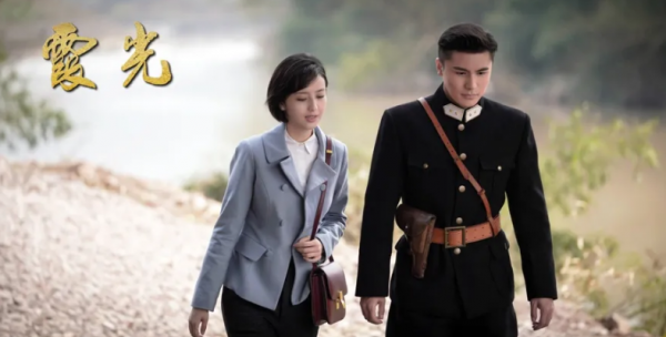 佟麗婭又甩出一王炸劇，央八首播收視奪冠，老戲骨演技驚豔四座