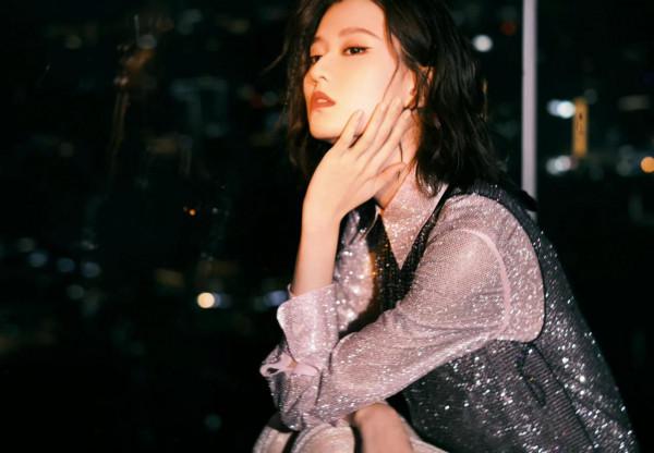 喬欣燈光大片,好酷的臉型,短髮看著特別有魅力 喬欣燈光大片,好酷的臉型,短髮看著特別有魅力