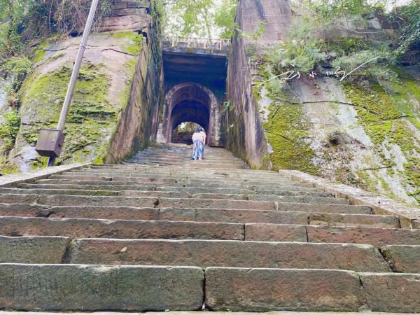 重慶市潼南區有一處奇觀,與北京天壇迴音壁齊名,遊客都歎為觀止 重慶市潼南區有一處奇觀,與北京天壇迴音壁齊名,遊客都歎為觀止
