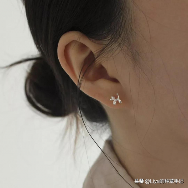 大腸髮圈、鯊魚夾過時了?2021流行土味配飾 大腸髮圈、鯊魚夾過時了?2021流行土味配飾