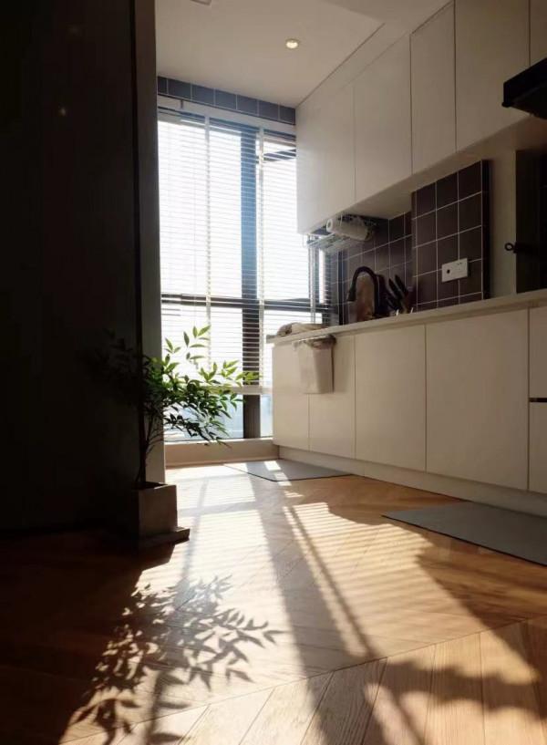 湖南單親媽媽曬出獨居小家，98平溫馨質樸，一人一娃也有詩和遠方