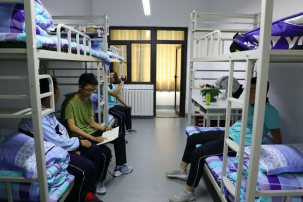 高考結束後才發現，高中“住校”跟“不住校”區別很大，可別選錯