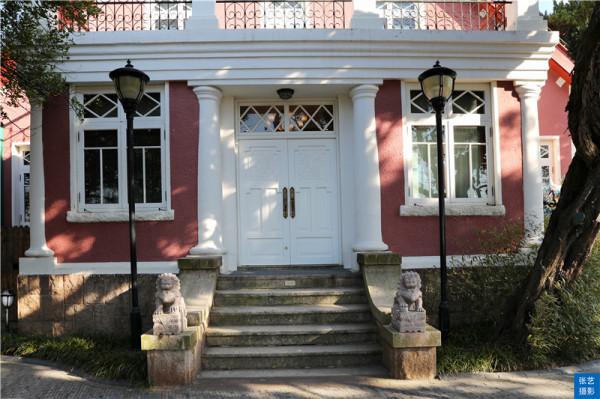 青島八大關有座豪華富麗的花園洋房，因中國首位影后胡蝶而得名