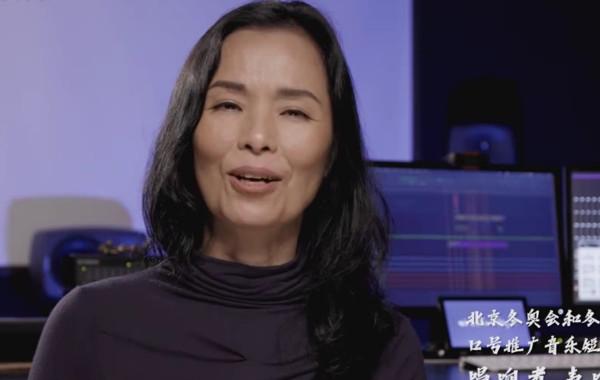 歌手韋唯復出首唱，素顏臉頰凹陷身材下墜，是老年人了不像天后