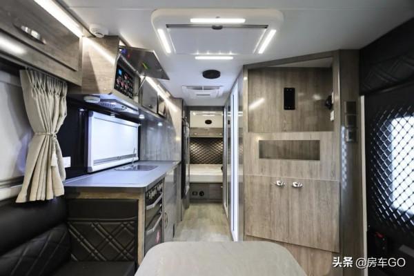 房車中的“陸地巡洋艦”，霸氣外形車內精緻，黑系HQ21實拍評測